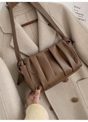 Сумка клатч женская стильная с драпировкой. сумочка модная (светло-коричневая)2 фото