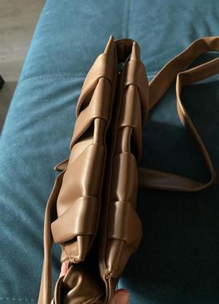 Сумка клатч женская стильная с драпировкой. сумочка модная (светло-коричневая)9 фото