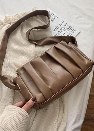 Сумка клатч жіноча стильна з драпіруванням. модна сумочка (коричнева)