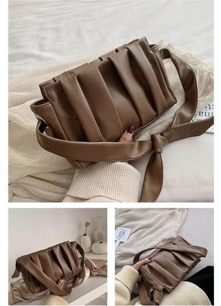 Сумка клатч женская стильная с драпировкой. сумочка модная (светло-коричневая)3 фото