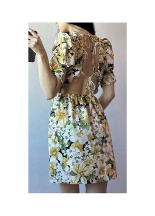 Актуальное платье мини, платье в цветочный принт, интересная спинка, стильное, модное, трендовое4 фото