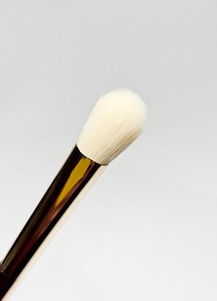 Кисть для нанесения и растушевки теней iconic london ultimate brush set large shader brush кисточка4 фото