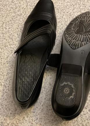 Новые черные кожаные удобные туфли на женскую ножку/42/brend caprice5 фото