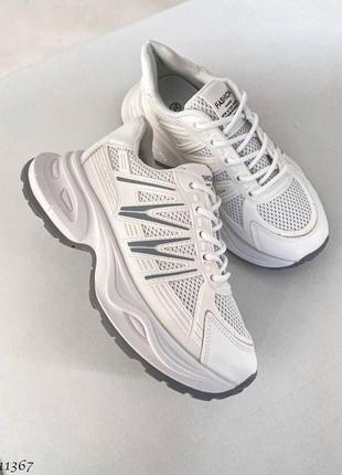Білі з сірим шкіряні текстильні гумові кросівки на товстій грубій підошві з сіткою в сітку2 фото