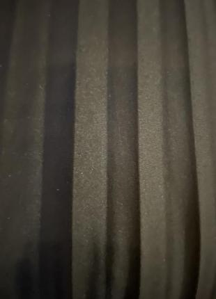 Чорна плісерована спідниця з трикотажу3 фото