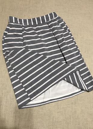 Актуальная юбка в полоску на подкладке