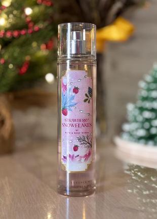 Спрей для тела/волосы bath and body works strawberry snowflakes