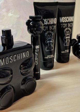 Парфюмерный набор moschino toy boy. новая версия, с бальзамом. оригинал 100%.3 фото