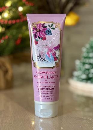 Крем для тіла bath and body works strawberry snowflakes