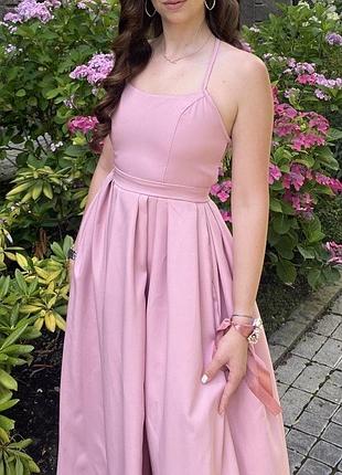 Платье со шнуровкой на спинке