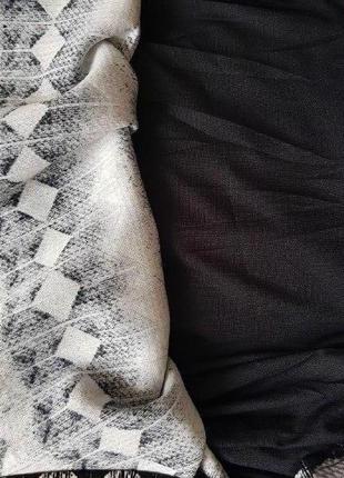 Ефектне плаття на підкладці з еластичної тканини, біжутерія в подарунок3 фото