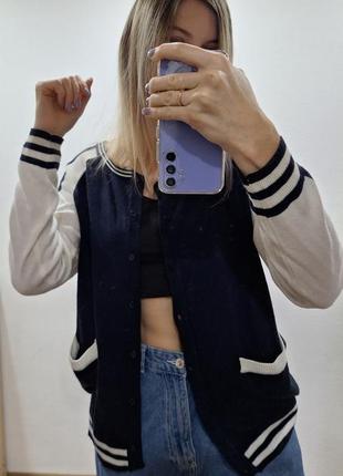 Кардиган з вишивкою на спинці