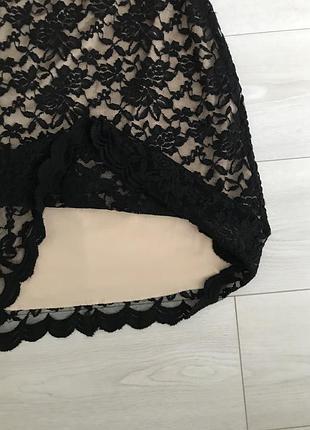 Мереживна ошатна сукня-футляр