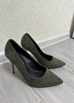 Туфлі на підборах