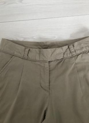 Практичные бежевые бриджи