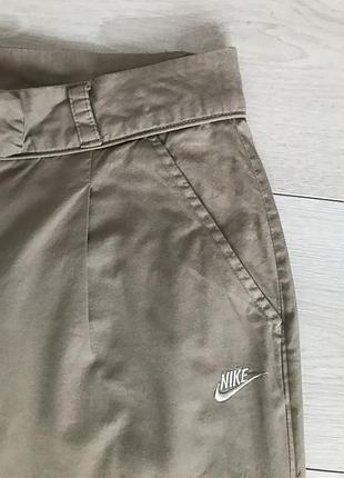 Практичные бежевые бриджи