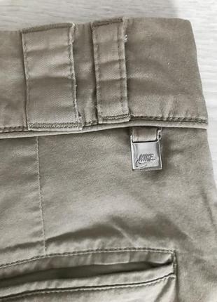 Практичные бежевые бриджи