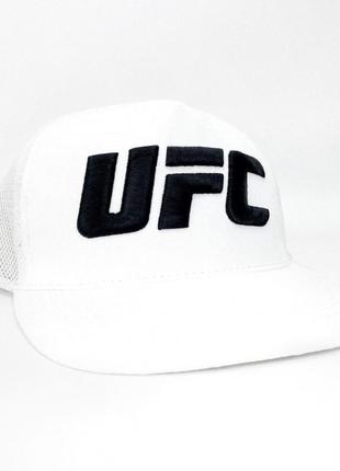 Тракер кепка ufc білий великий логотип3 фото