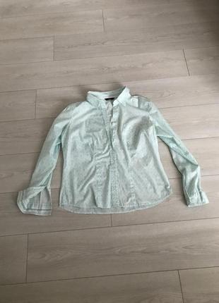 Практичная рубашка с нежным принтом