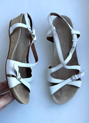 Кожаные босоножки сандалии benvado 38 р. натуральная кожа, белые шкіряні босоніжки
