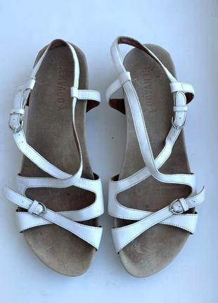 Кожаные босоножки сандалии benvado 38 р. натуральная кожа, белые шкіряні босоніжки2 фото
