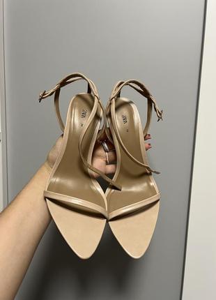 Босоніжки zara