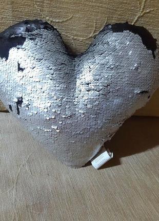 Подушка  в форме сердца 30x35 см антистресс с пайетками черная /серебряная5 фото