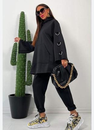 Гарний костюм в рубчик не кашлатиться