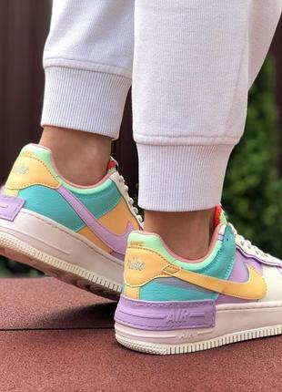 Трендовые женские кроссовки nike air force 1 shadow белые цветные3 фото