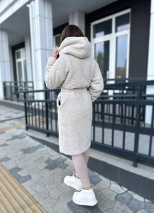 Женское стильное теплое пальто тедди на запах с поясом5 фото
