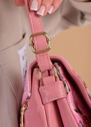 Стильная розовая сумочка с цветами к22352 фото