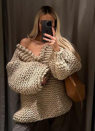 Объемный свитер оверсайз