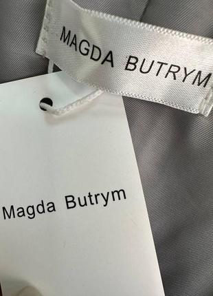 Костюм брючный классика деловой в стиле magda butrym серый жакет с цветком брюки палаццо4 фото