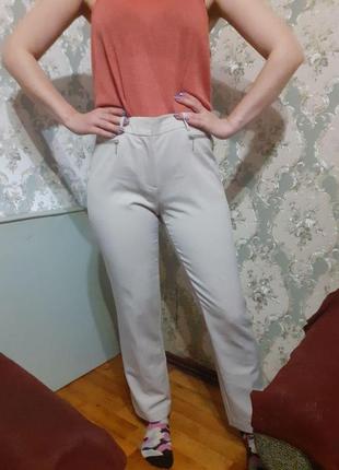 Бежевые класические брюки