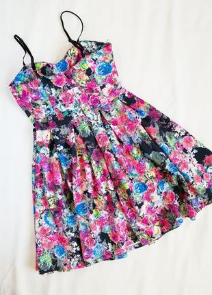 Міні сукня в квітковий принт на бретелях італія2 фото
