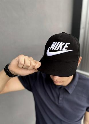 Тракер кепка nike чорний великий логотип