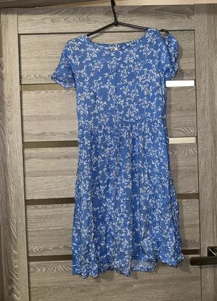 Платье небесно-голубого цвета в цветочный принт,новая,размер 50, подойдут на м/л/хл,штапель ткань