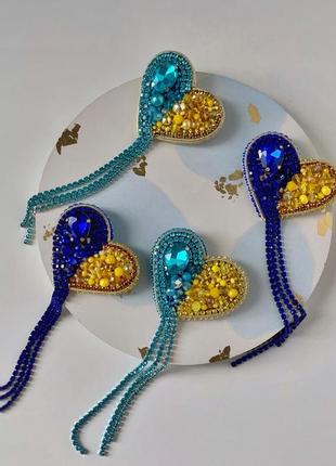 Патриотические украшения брошка желто голубая сердечко из бисера бабочка украинская птичка ручной работы