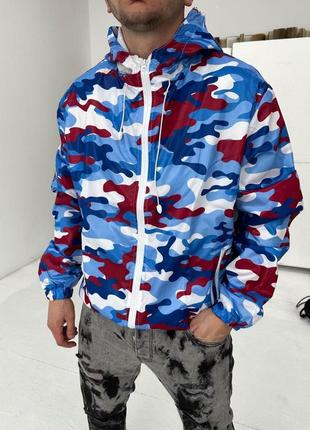 Стильна камуфляжна вітрівка