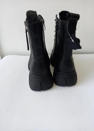 Демисезонные женские ботинки кожаные чёрные из натуральной кожи на шнуровке с молнией высокая подошва3 фото