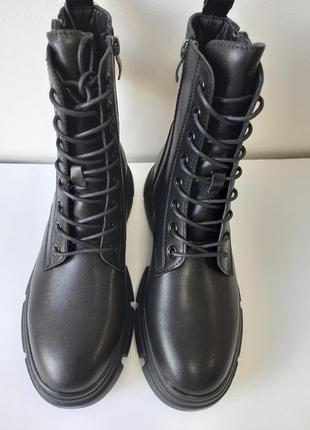 Демисезонные женские ботинки кожаные чёрные из натуральной кожи на шнуровке с молнией высокая подошва4 фото