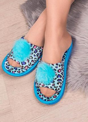 Стильные голубые комнатные тапочки с помпоном
