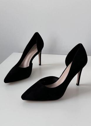 Изысканные женские черные туфли лодочки