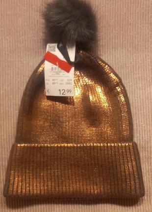 Шапочка camaieu золотистого цвета с помпоном