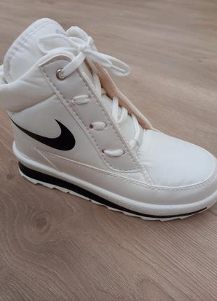 Кросівки жіночі білі зимові, черевики білі теплі, дутики на шнурівці3 фото