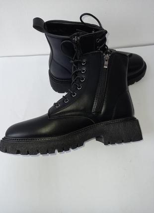 Зимние женские черные ботинки на платформе  на шнуровке  . черные зимние женские ботинки6 фото