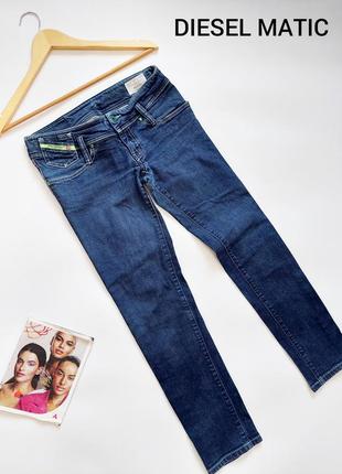 Женские темно-синие укороченные джинсы с низкой посадкой от бренда diesel matic1 фото