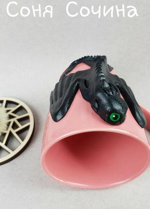 Цветная кружка с декором чашка дракон беззубик из полимерной глины2 фото