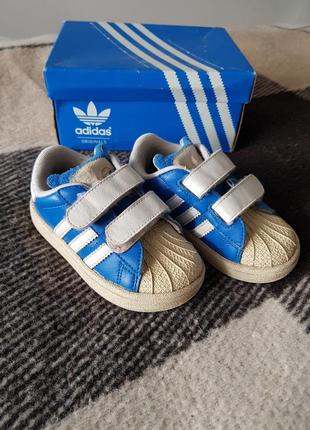 Оригінальні кросівки adidas