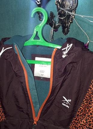 Фірмова модна куртка вітрівка на флісі непромокаюча з капюшоном і кишенями iriedaily.